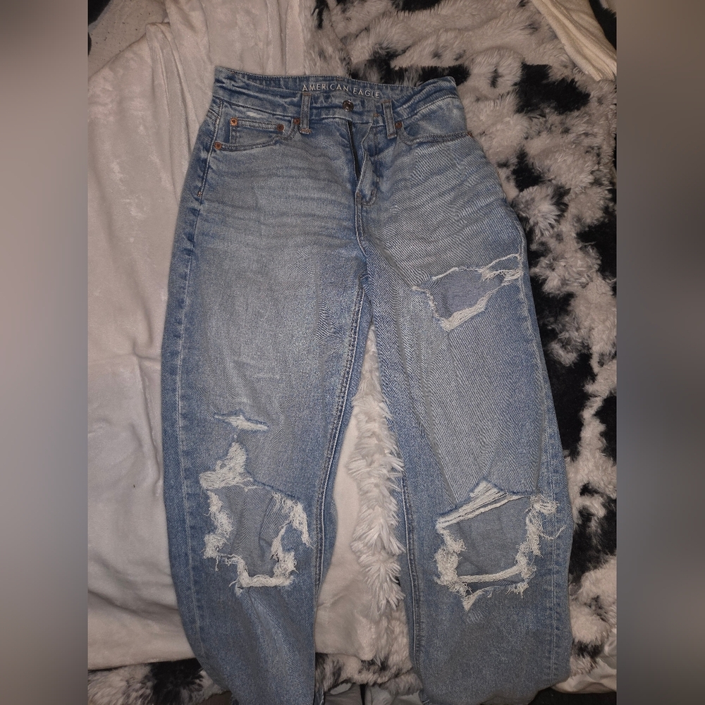 American Eagle Outfitters Women's Distressed Light Blue Boyfriend Jeans